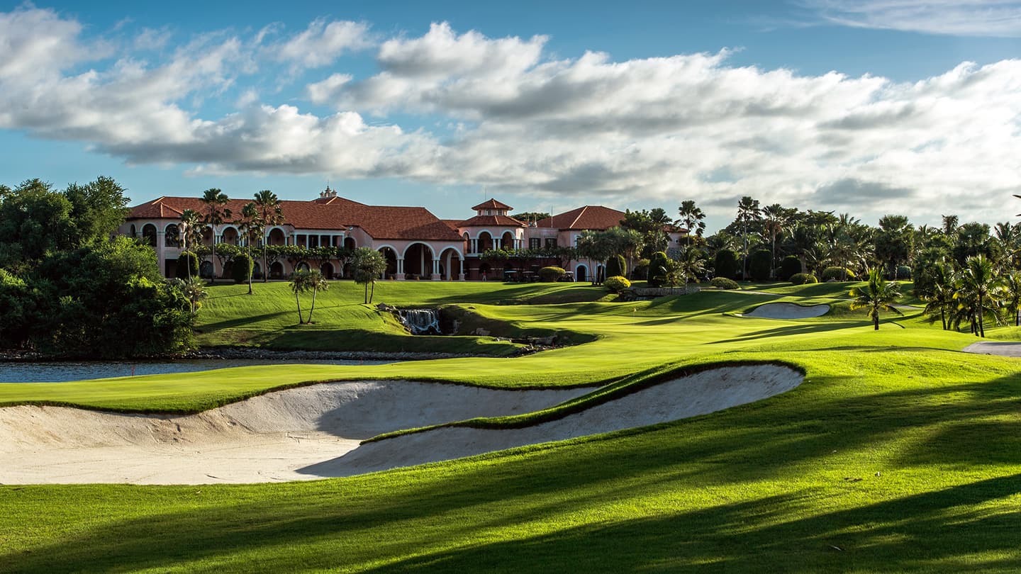 No. 18 and Clubhouse - Amata Spring Country Club
